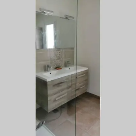 Maison Chaleureuse, Tout Equipe, 1 Chambre Lit Deux Place Vakantiehuis